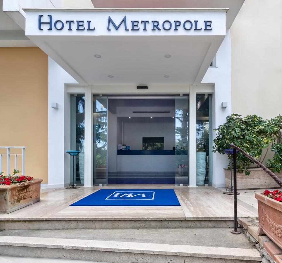Hotel Metropole ซอร์เรนโต ภายนอก รูปภาพ